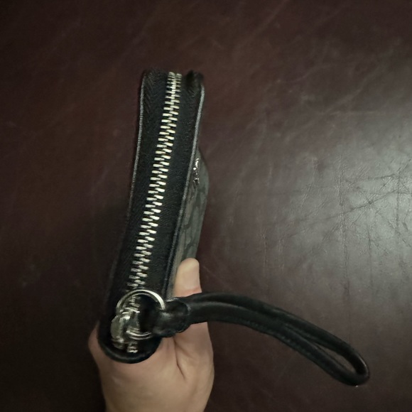 Coach wristlet/wallet. - Picture 3 of 4